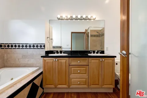 $2,098,000 | 737 Ashland Avenue, Santa Monica, CA 90405