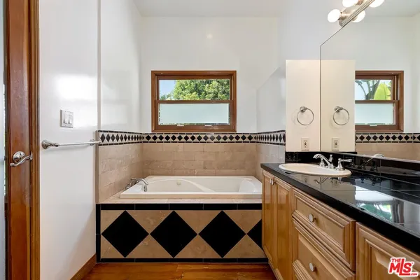$2,098,000 | 737 Ashland Avenue, Santa Monica, CA 90405
