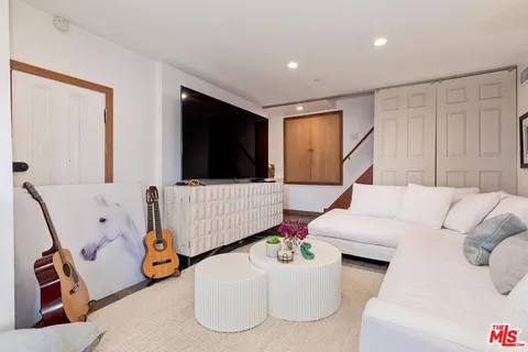 $2,098,000 | 737 Ashland Avenue, Santa Monica, CA 90405