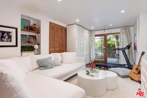 $2,098,000 | 737 Ashland Avenue, Santa Monica, CA 90405