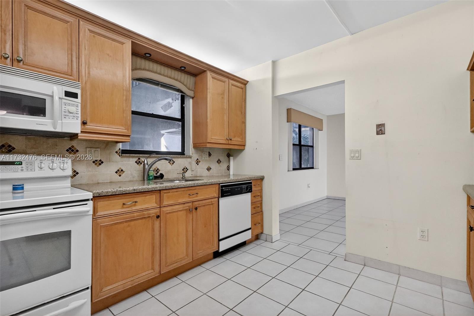 481 Ives Dairy Road, Unit 1054 Miami, FL 33179 - Photo 10 of 36