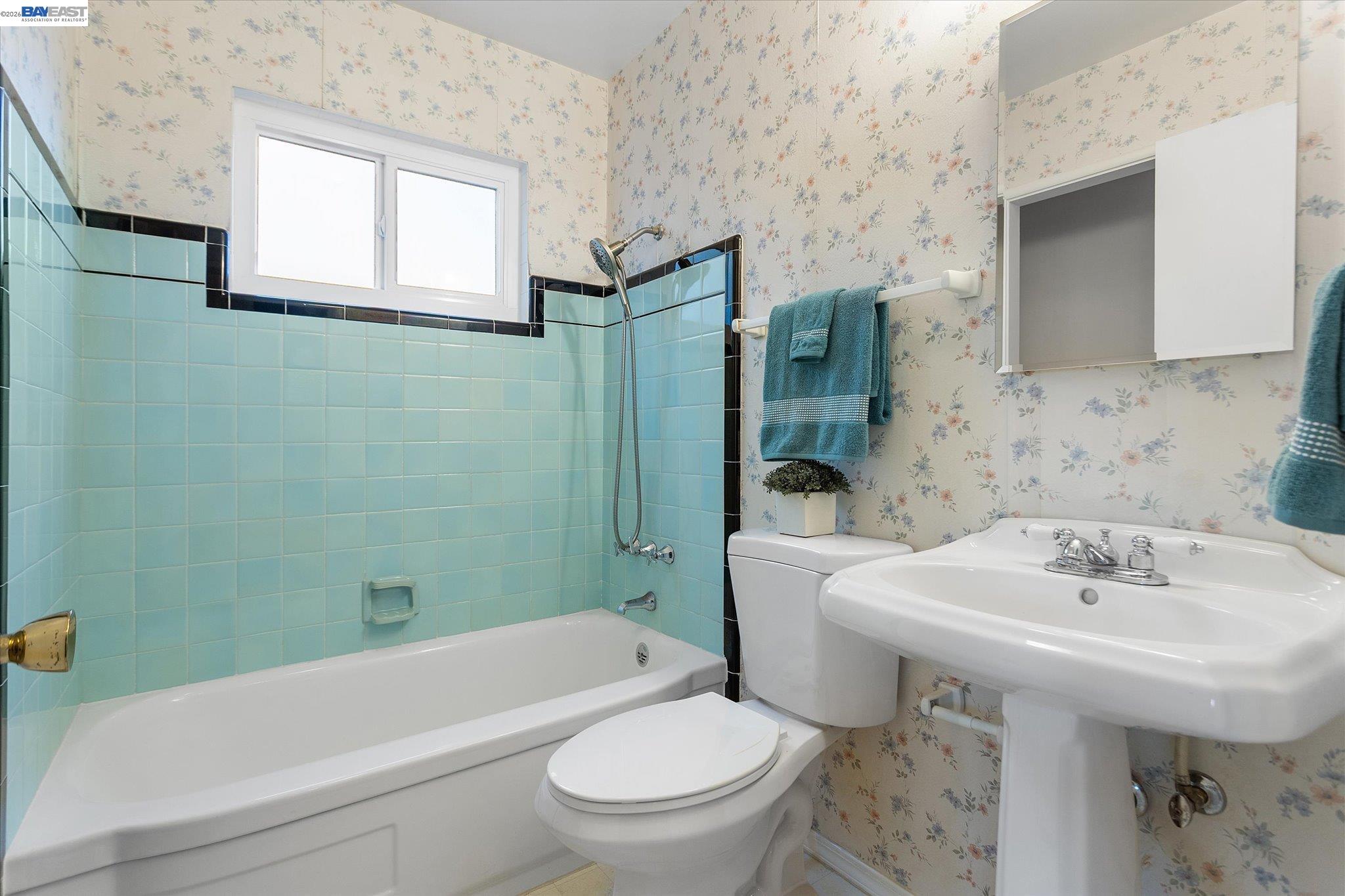 156 Mecartney Road Alameda, CA 94502 - Photo 22 of 67