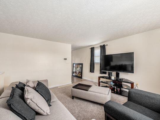 3782 Adell Road Columbus, OH 43228 - Photo 4 of 30 5160a389-3ad9-4c03-b7f8-94a07240bcf7_-_A