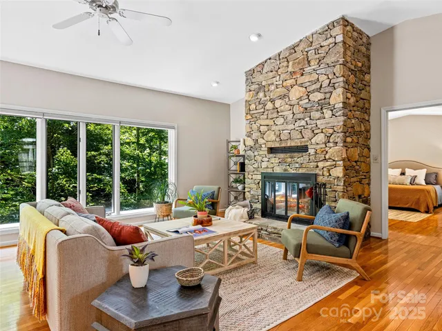 $999,995 | 150 Sondley Parkway, Asheville, NC 28805