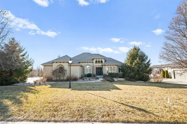 $915,000 | 8050 North Caldwell Avenue, Parkville, MO 64152