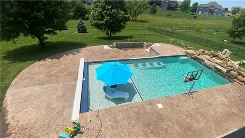 $899,999 | 8050 North Caldwell Avenue, Parkville, MO 64152