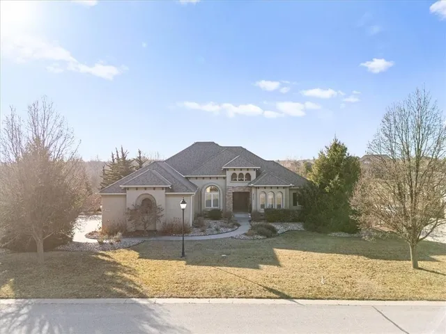 $915,000 | 8050 North Caldwell Avenue, Parkville, MO 64152