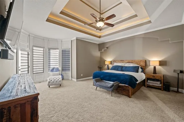 $915,000 | 8050 North Caldwell Avenue, Parkville, MO 64152