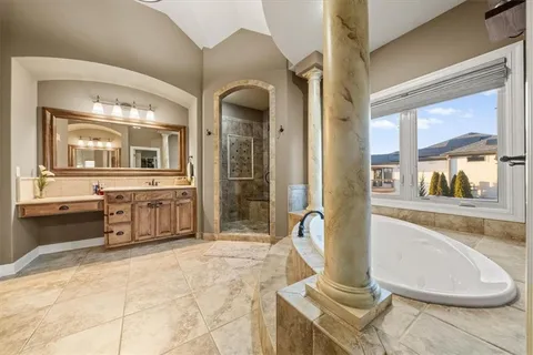 $915,000 | 8050 North Caldwell Avenue, Parkville, MO 64152