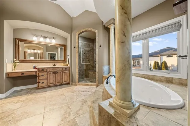 $915,000 | 8050 North Caldwell Avenue, Parkville, MO 64152