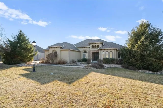 $915,000 | 8050 North Caldwell Avenue, Parkville, MO 64152