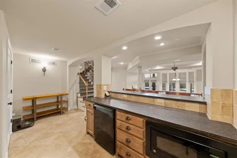 $899,999 | 8050 North Caldwell Avenue, Parkville, MO 64152