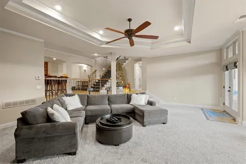 $915,000 | 8050 North Caldwell Avenue, Parkville, MO 64152