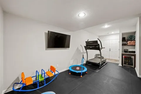 $899,999 | 8050 North Caldwell Avenue, Parkville, MO 64152