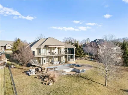 $899,999 | 8050 North Caldwell Avenue, Parkville, MO 64152