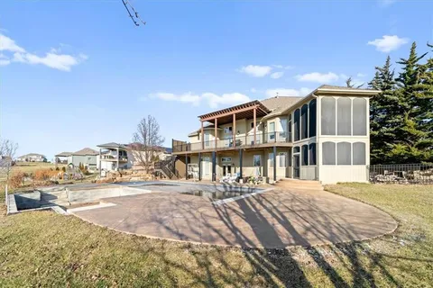 $899,999 | 8050 North Caldwell Avenue, Parkville, MO 64152