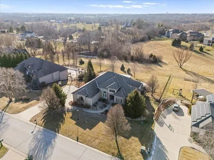 $899,999 | 8050 North Caldwell Avenue, Parkville, MO 64152