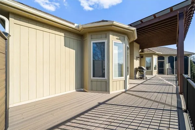 $915,000 | 8050 North Caldwell Avenue, Parkville, MO 64152