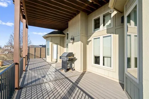 $899,999 | 8050 North Caldwell Avenue, Parkville, MO 64152