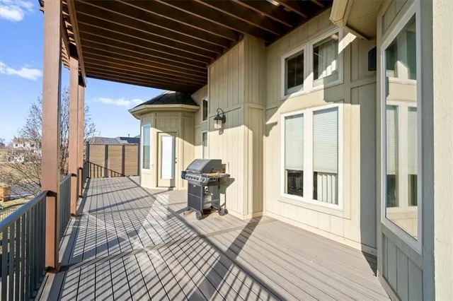 $915,000 | 8050 North Caldwell Avenue, Parkville, MO 64152