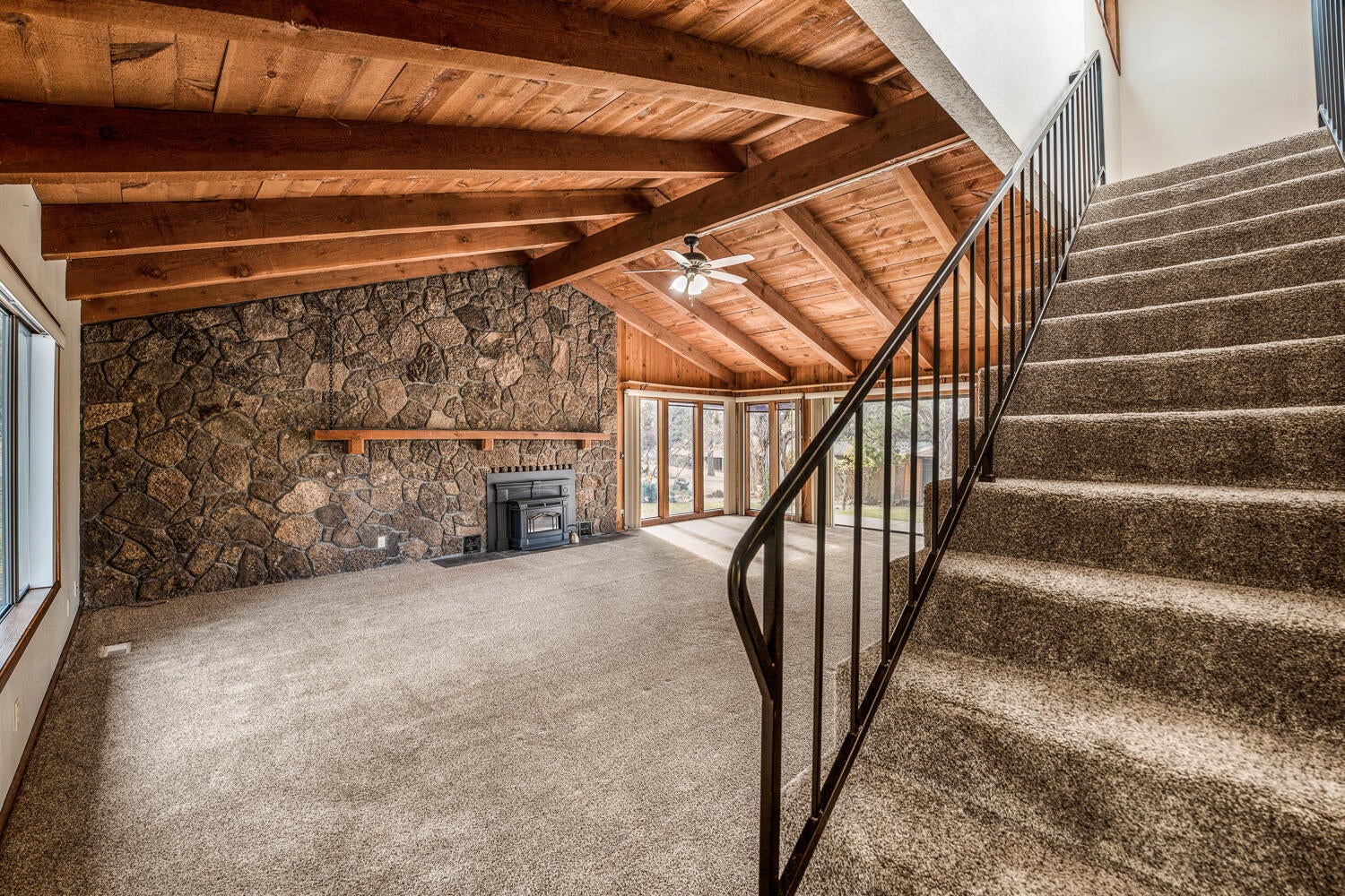 62255 Wallace Road Bend, OR 97701 - Photo 5 of 51 5