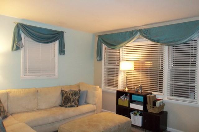 Nicely decorated interior!