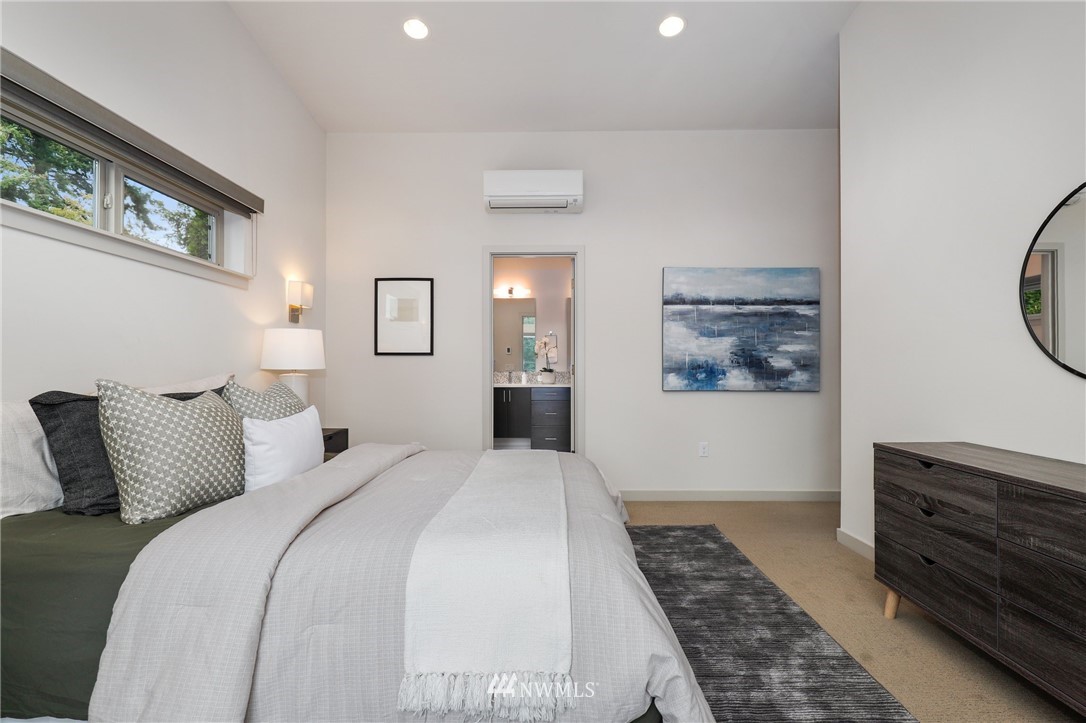 9738 Sand Point Way Northeast Seattle, WA 98115 - Photo 20 of 38 Gallery Image 20