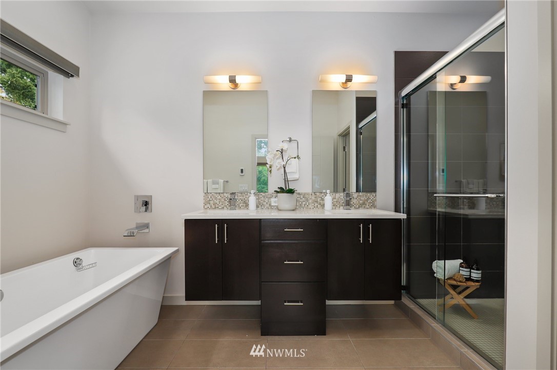 9738 Sand Point Way Northeast Seattle, WA 98115 - Photo 21 of 38 Gallery Image 21