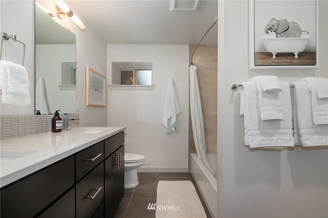9738 Sand Point Way Northeast Seattle, WA 98115 - Photo 27 of 38 Gallery Image 27