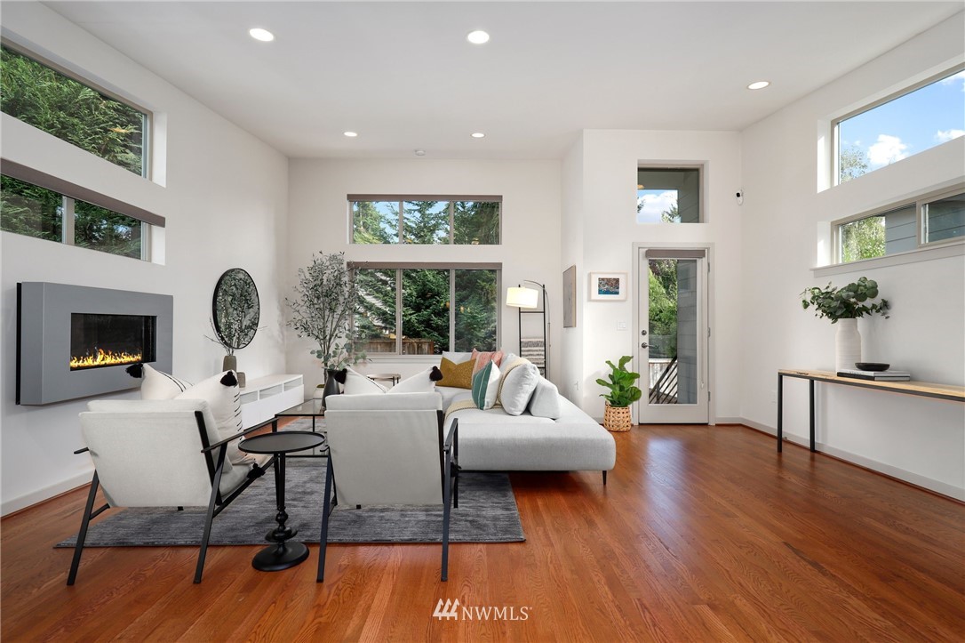 9738 Sand Point Way Northeast Seattle, WA 98115 - Photo 4 of 38 Gallery Image 4