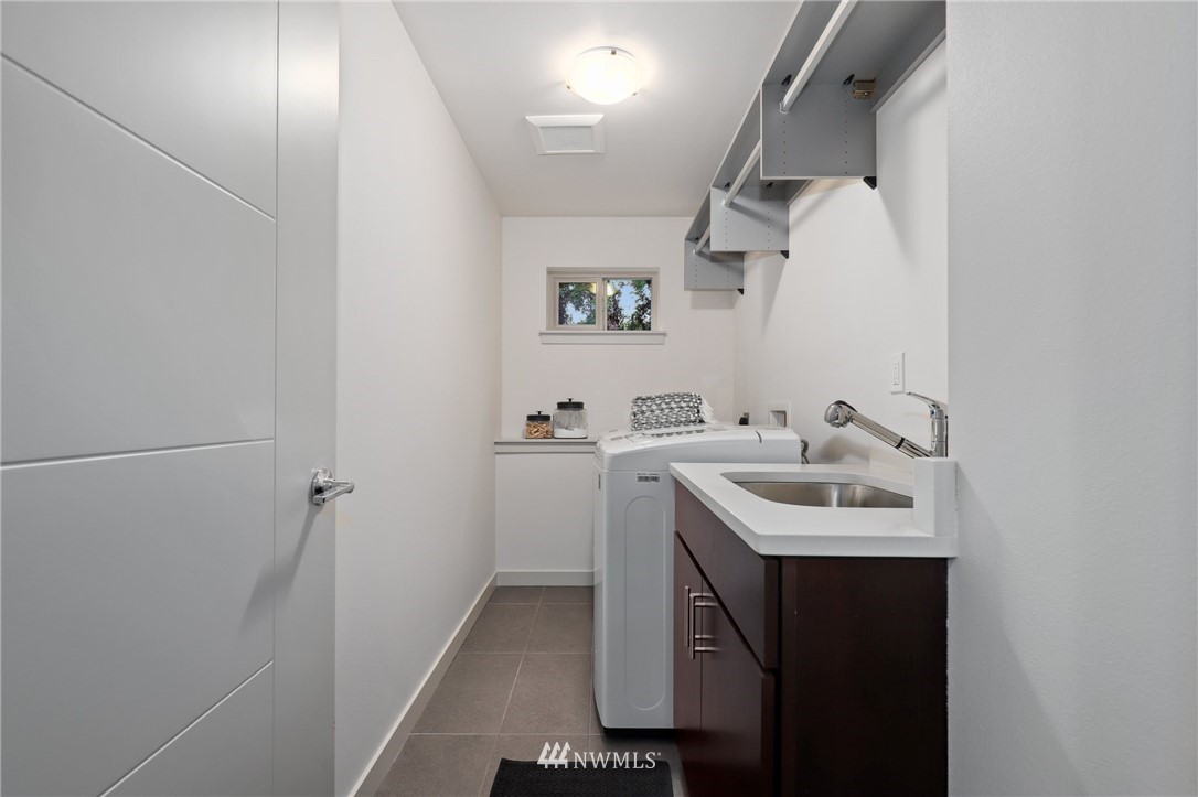 9738 Sand Point Way Northeast Seattle, WA 98115 - Photo 31 of 38 Gallery Image 31