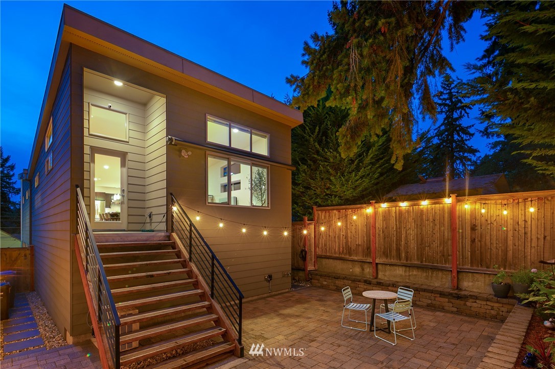 9738 Sand Point Way Northeast Seattle, WA 98115 - Photo 33 of 38 Gallery Image 33