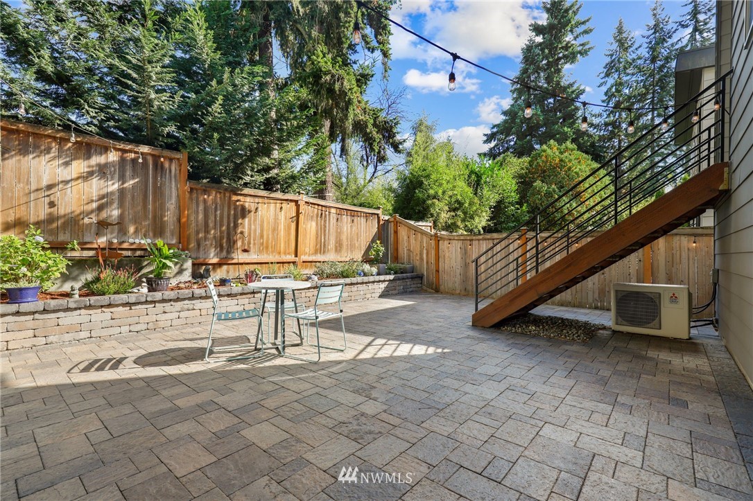 9738 Sand Point Way Northeast Seattle, WA 98115 - Photo 10 of 38 Gallery Image 10