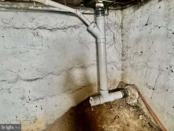 a bathroom that has a sink and a toilet