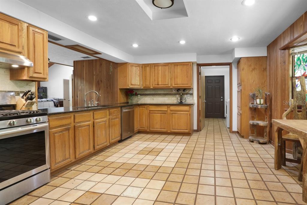 22731 Northwest 91st Court Road Micanopy, FL 32667 - Photo 9 of 56