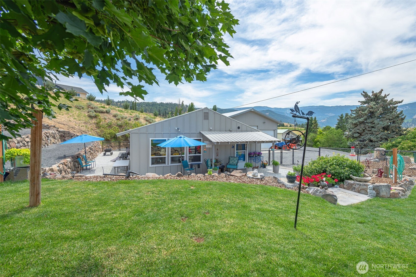749 Wheeler Hill Road Wenatchee, WA 98801 - Photo 3 of 40