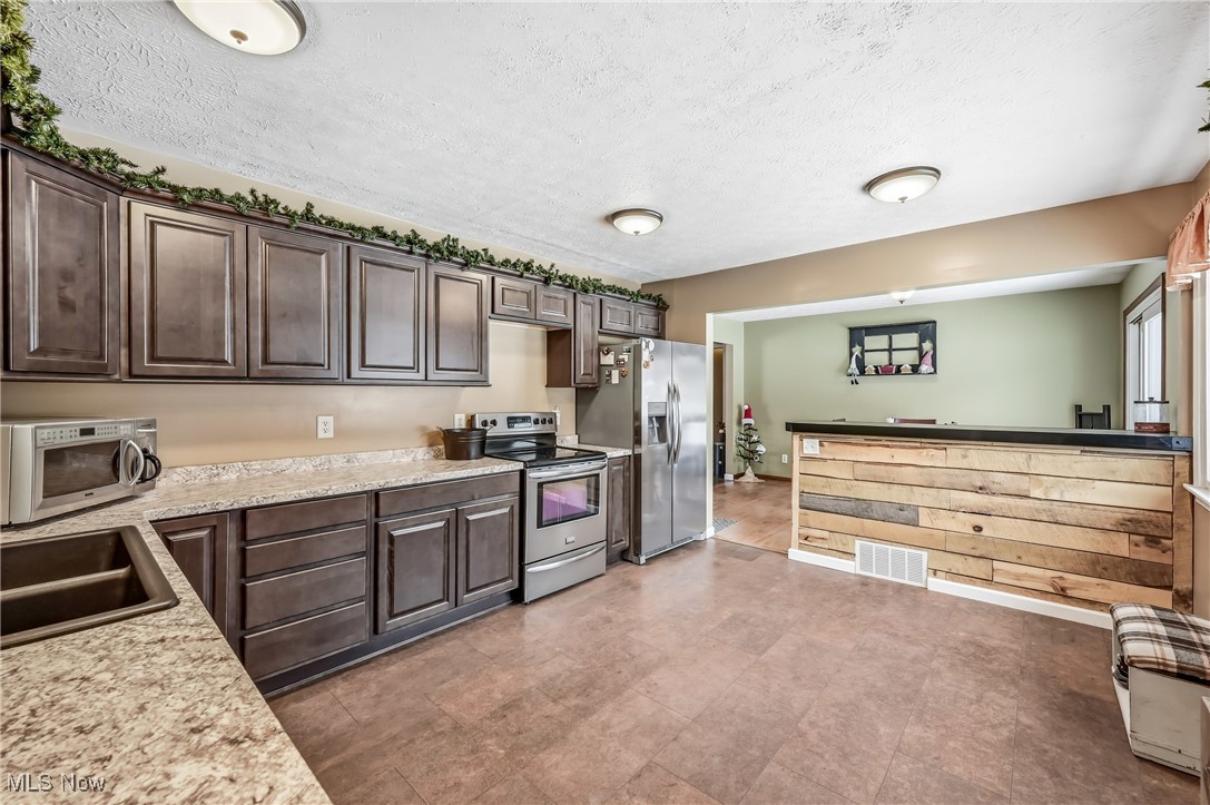 5871 Everett Hull Road Fowler, OH 44418 - Photo 2 of 50 Gallery Image 2