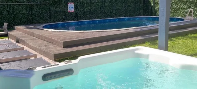 a view of a swimming pool with seating space