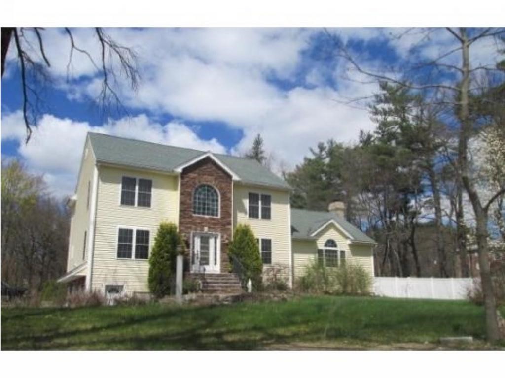 24 Sand Hill Road Salem, NH 03079 - Photo 1 of 14