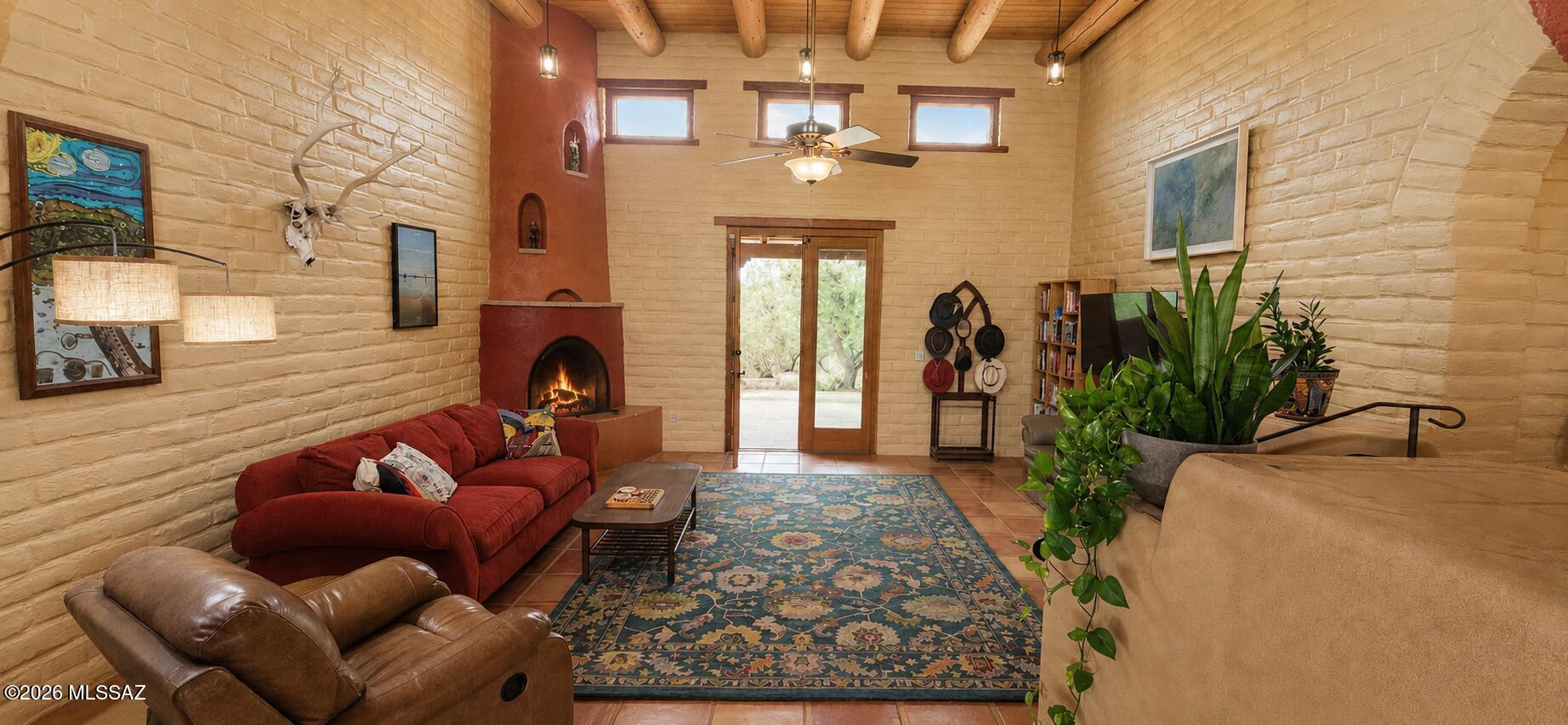 15791 East Hillton Ranch Road Vail, AZ 85641 - Photo 11 of 47 Living room