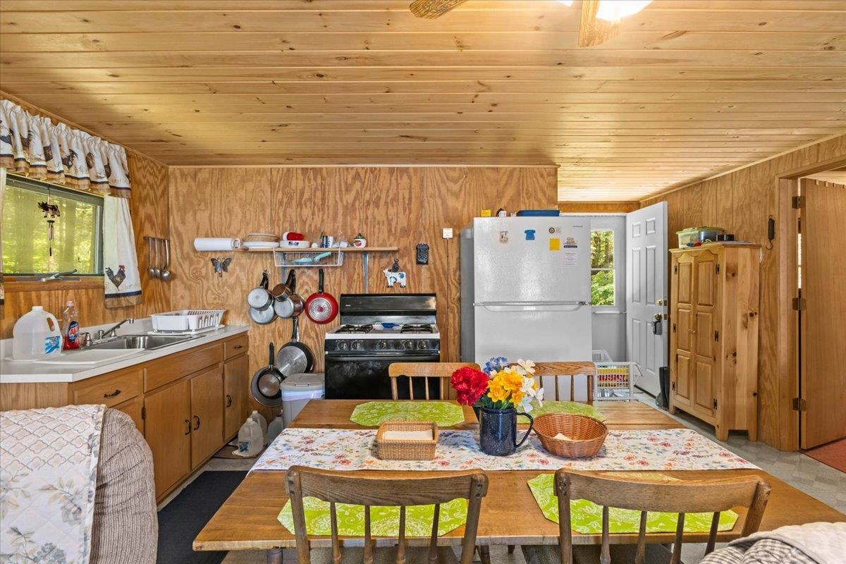 306 Hammond Shore Road Franklin, VT 05457 - Photo 21 of 57