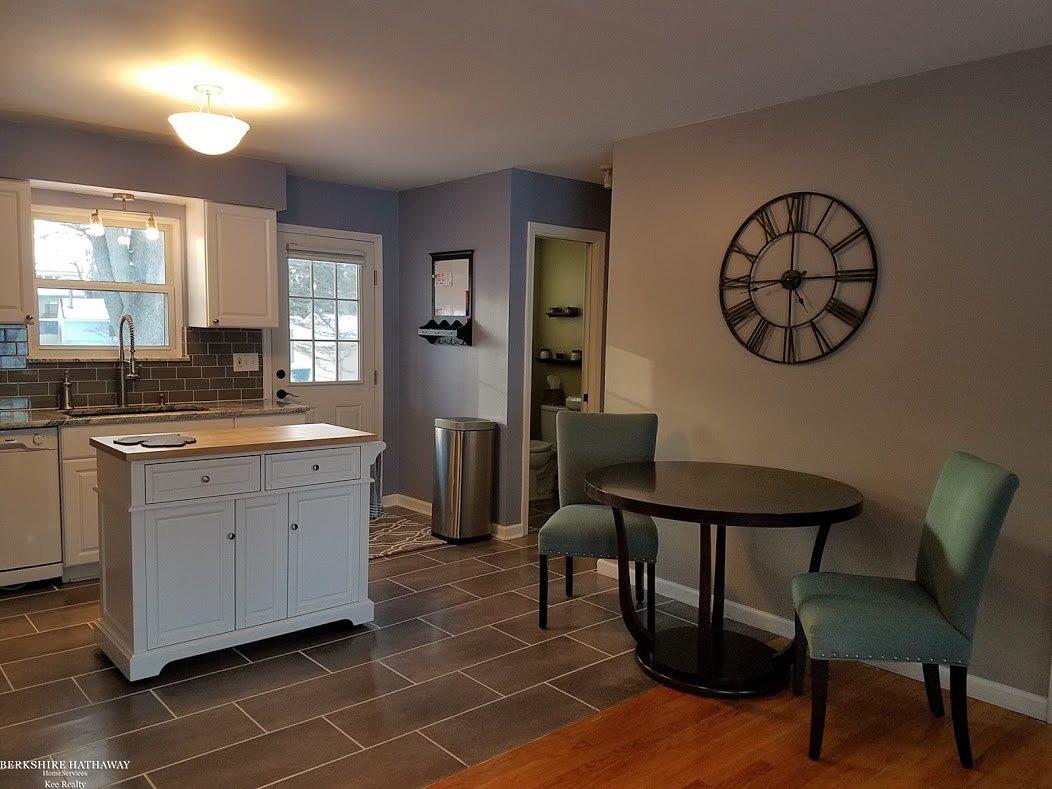 752 Pleasant Ridge Lake Orion, MI 48362 - Photo 7 of 29 31370940-6.JPG