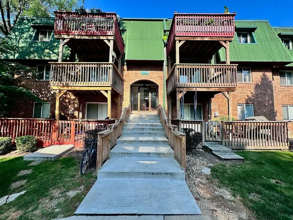 $179,000 | 1990 Tall Oaks Drive, Unit 2B, Aurora, IL 60505