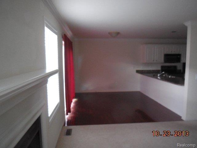 45505 Rathmore Dr Macomb (8).JPG