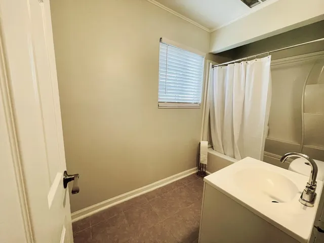 $2,175 | 2547 Empire Drive, West Bloomfield, MI 48324