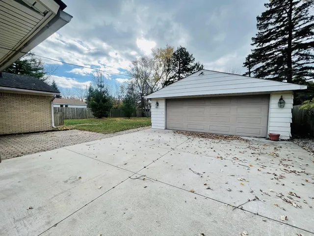 $2,175 | 2547 Empire Drive, West Bloomfield, MI 48324