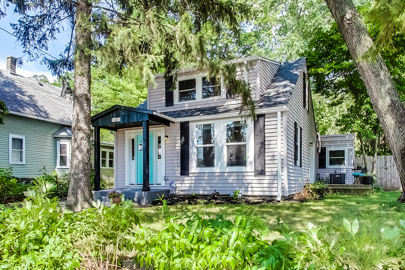 1518 Riverside Avenue St. Charles, IL 60174 - Photo 2 of 40 front view of a house with a yard