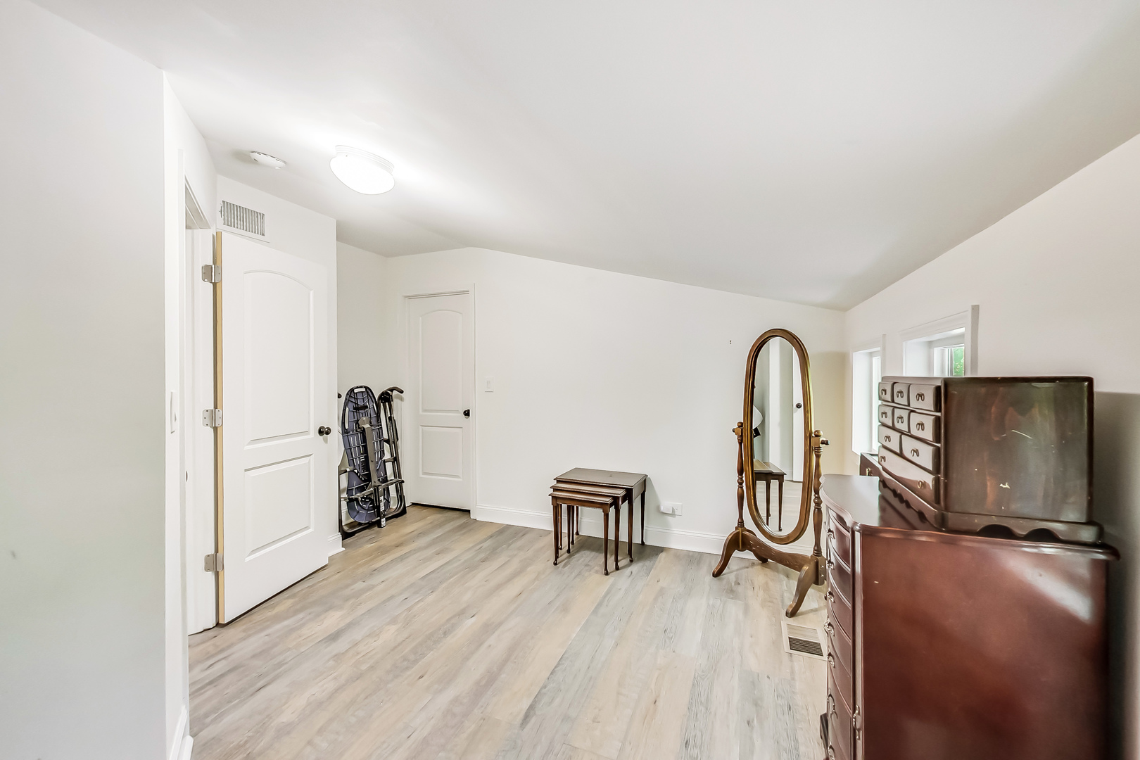 1518 Riverside Avenue St. Charles, IL 60174 - Photo 25 of 40 a view of a livingroom with furniture and a flat screen tv