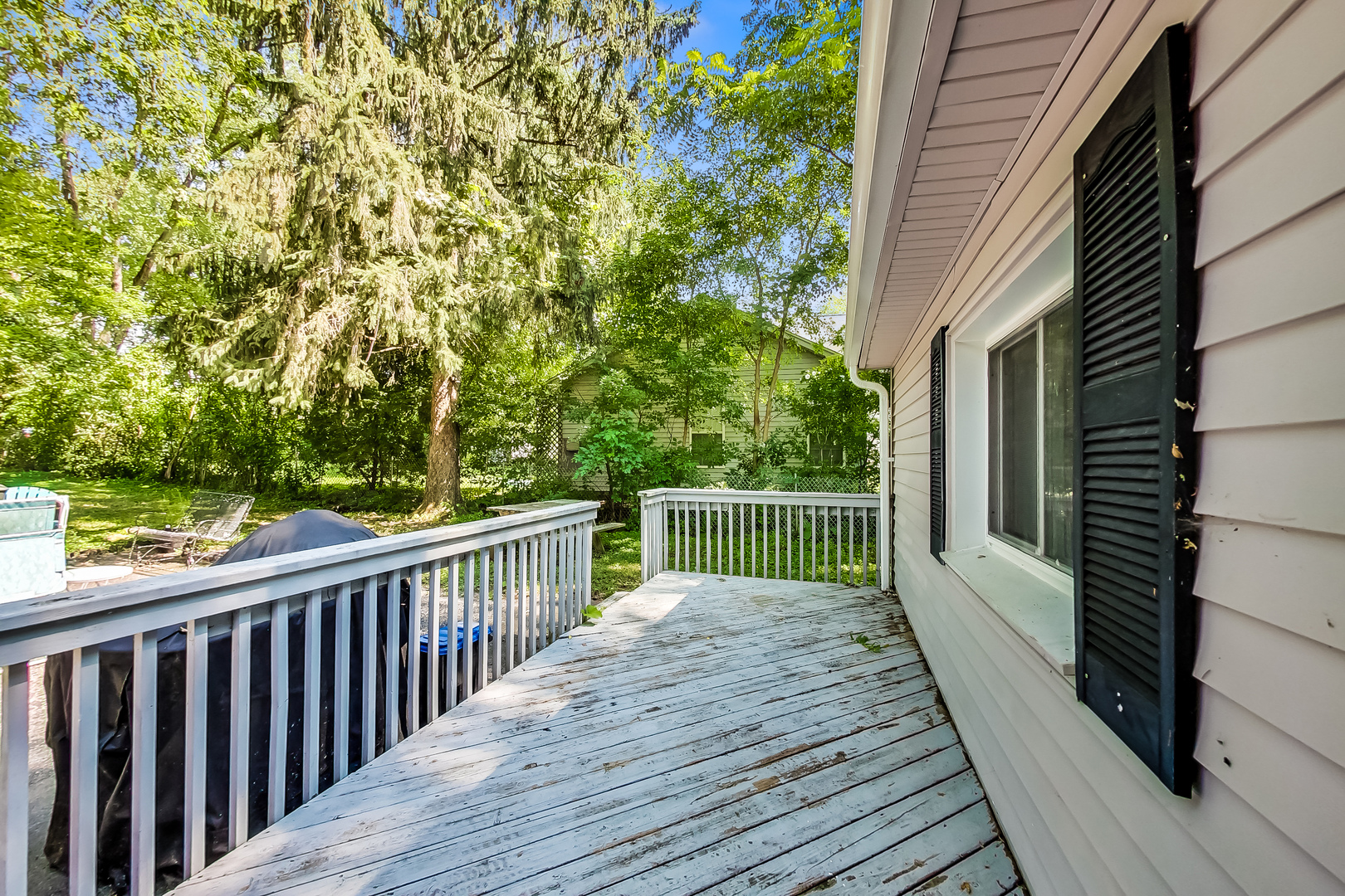 1518 Riverside Avenue St. Charles, IL 60174 - Photo 27 of 40 a balcony with wooden floor and fence