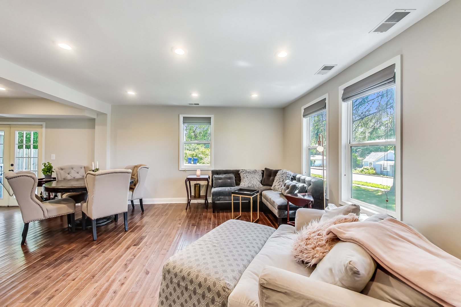 1518 Riverside Avenue St. Charles, IL 60174 - Photo 5 of 40 a living room with furniture and wooden floor